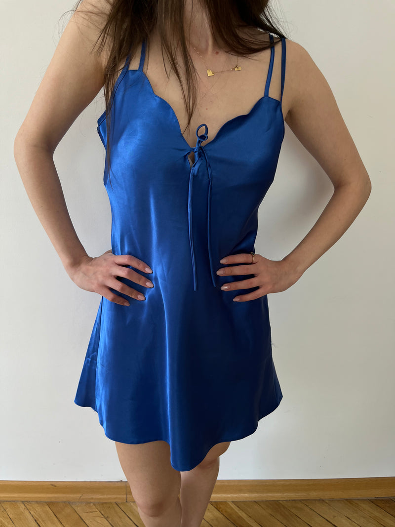 niebieska slip dress