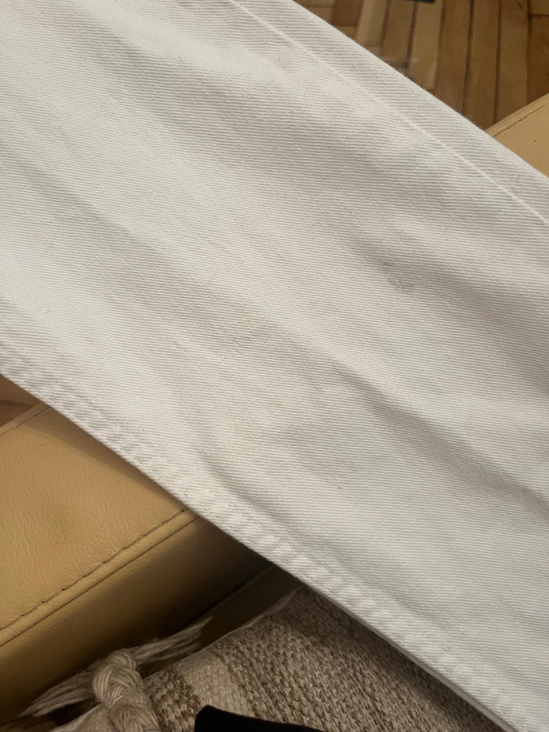 białe spodnie GAP